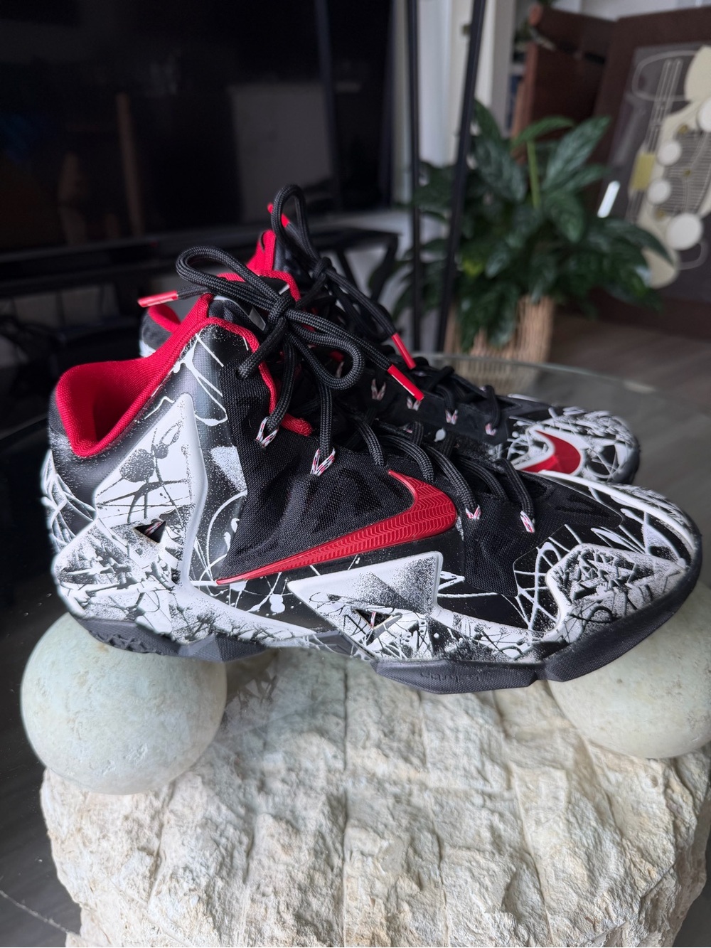 Nike LeBron 11 Graffiti Men’s 9.5 Black White Red Basketball Shoes